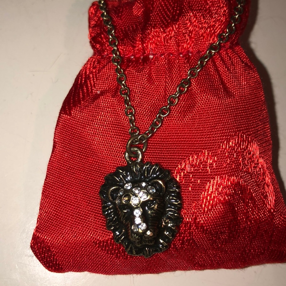 Never worn Lion necklace !!! 🦁